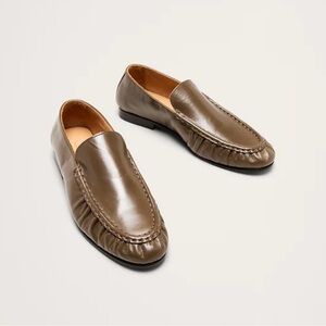 Banana Republic Women's Moc Toe Ruched Leather Loafers Flats in Mushroom - Sz 10